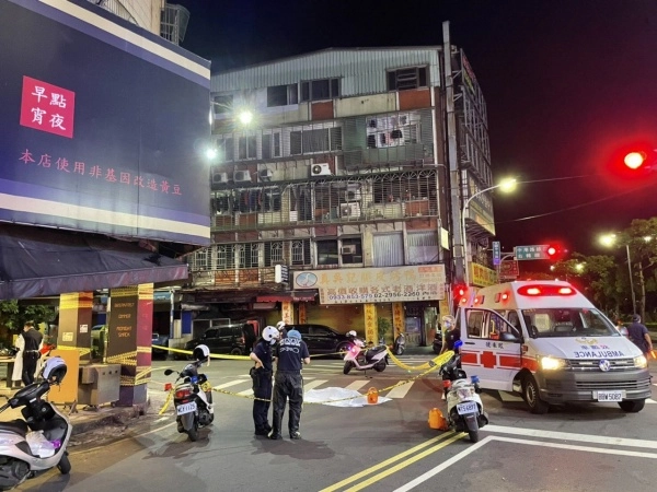 Bố đặt con 6 tháng nằm bên cạnh và ngủ mẹ đi về lật chăn nhìn con thì gục ngã - 2