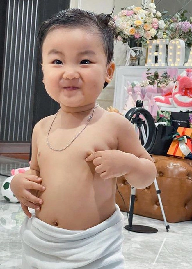 Bố mẹ chiều cao khiêm tốn hòa minzy tìm cách tăng chiều cao cho quý tử lên cả mạng hỏi - 1