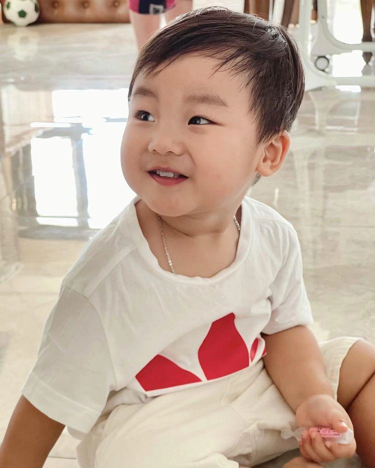 Bố mẹ chiều cao khiêm tốn hòa minzy tìm cách tăng chiều cao cho quý tử lên cả mạng hỏi - 3