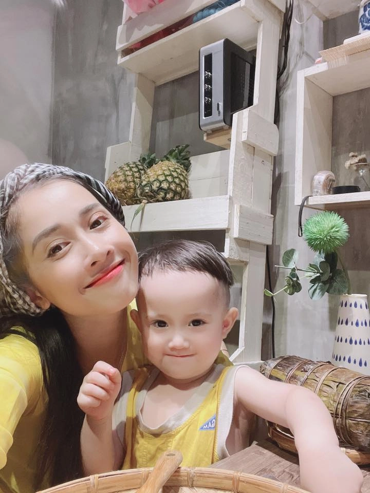 Bỏ showbiz lấy chồng nữ dv 9x giờ ở nhà 7 tỷ con trai mắt đẹp giống nhã phương - 6