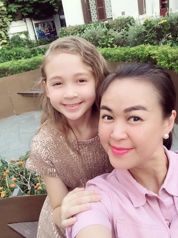 Bỏ sự nghiệplấy chồng tây mẫu nữ thế hệ vàng việt lãi con gái lai xinh đẹp tài năng - 4