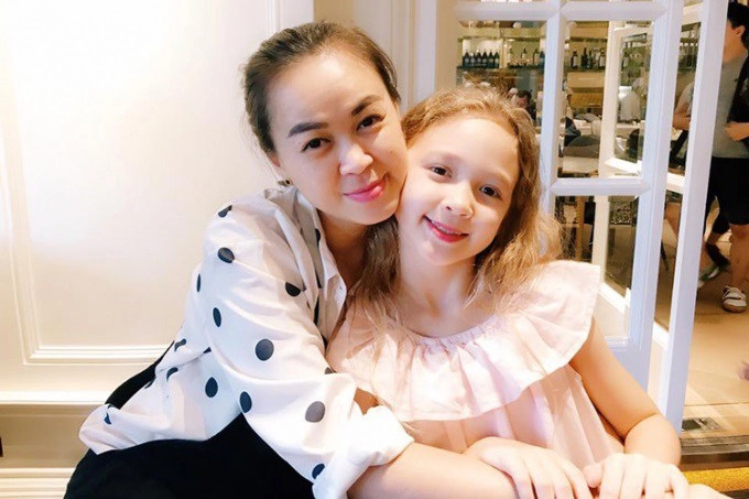 Bỏ sự nghiệplấy chồng tây mẫu nữ thế hệ vàng việt lãi con gái lai xinh đẹp tài năng - 12