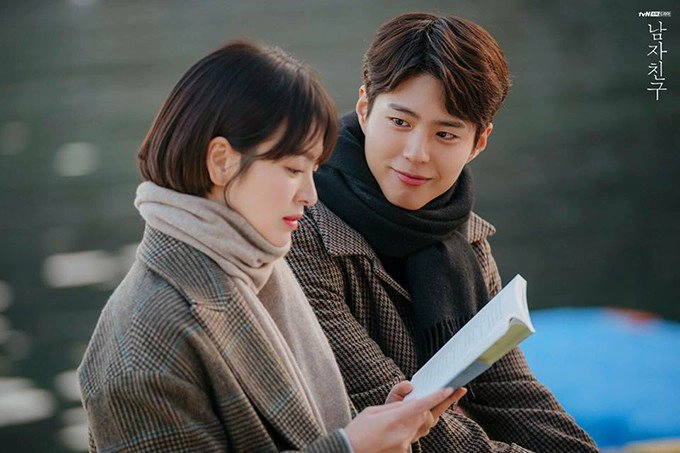 Bỏ xa thời đóng phim với chồng cũ song hye kyo cặp trai trẻ dát hàng hiệu tiền tỉ - 3