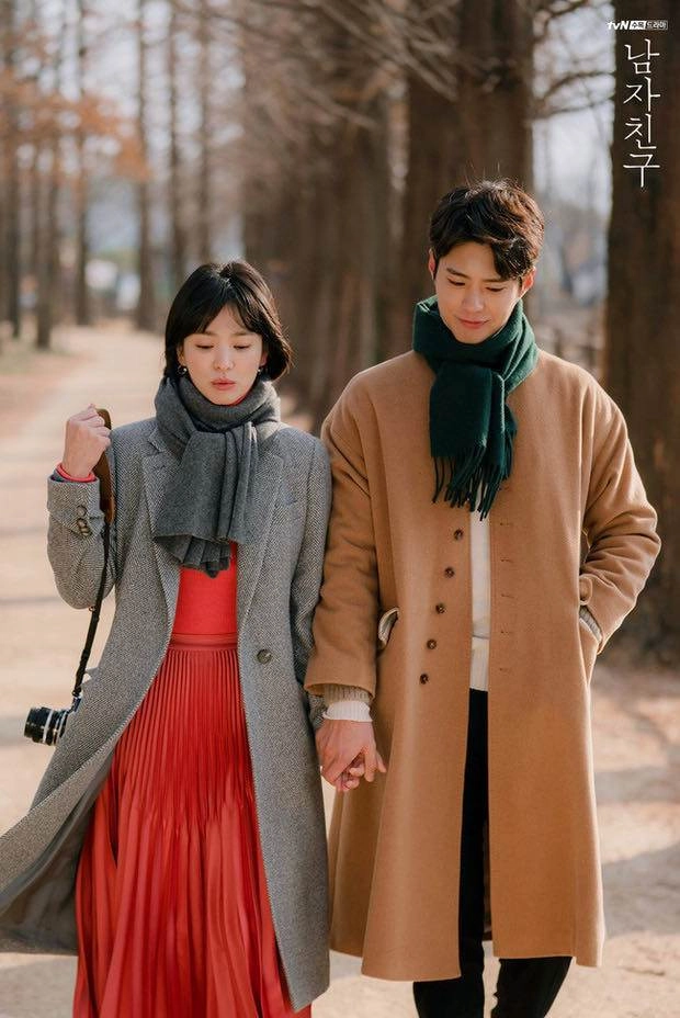 Bỏ xa thời đóng phim với chồng cũ song hye kyo cặp trai trẻ dát hàng hiệu tiền tỉ - 4