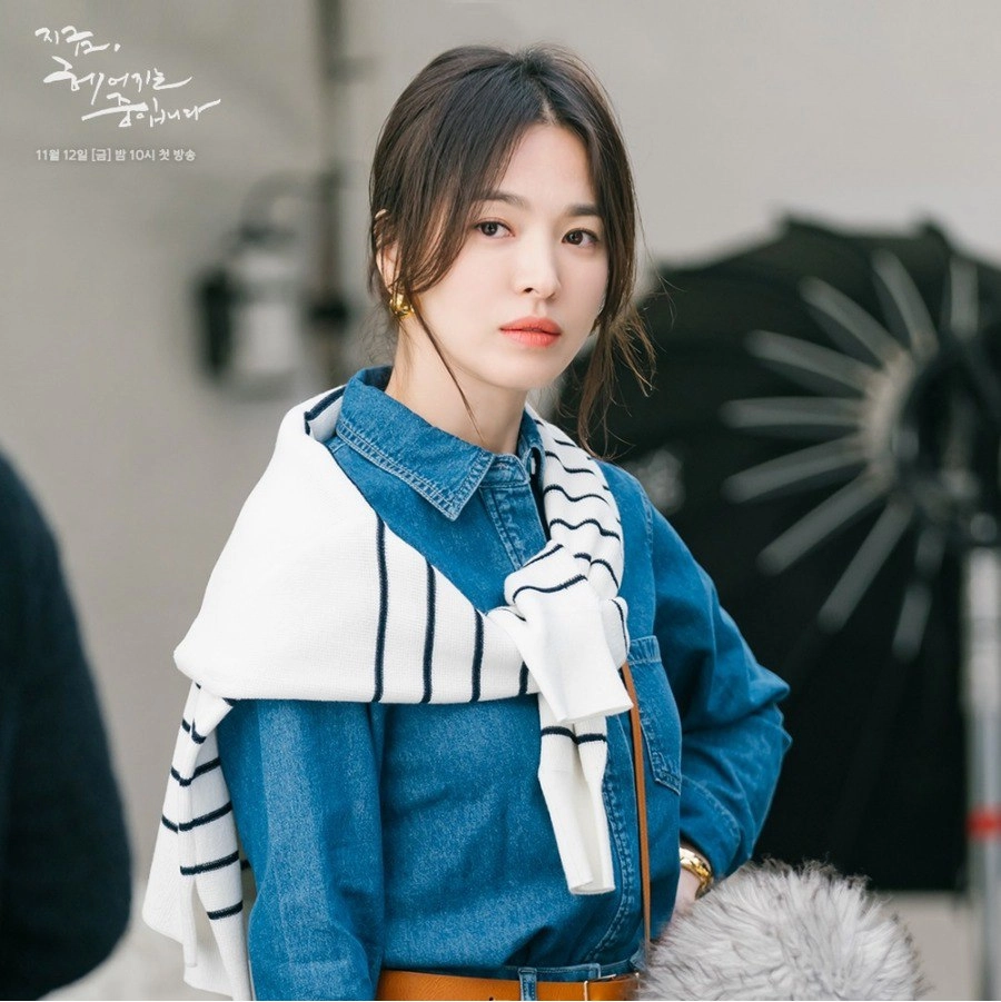 Bỏ xa thời đóng phim với chồng cũ song hye kyo cặp trai trẻ dát hàng hiệu tiền tỉ - 6