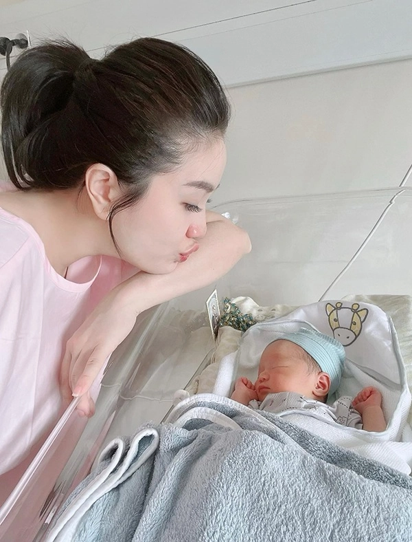 Bóc giá đồ bảo thy mua cho con gấu bông tiền triệu từ hàn quốc xe đẩy siêu đắt - 1
