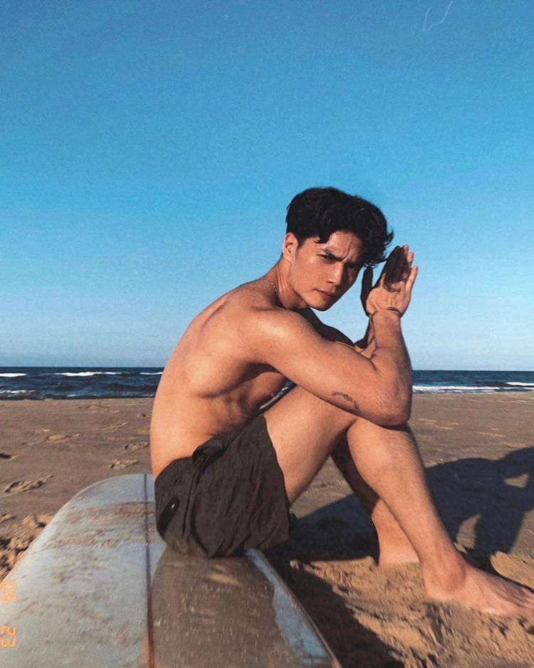 Body 6 múi của các phi công hot nhất vbiz đẹp trai có thừa vạm vỡ cũng dư - 13