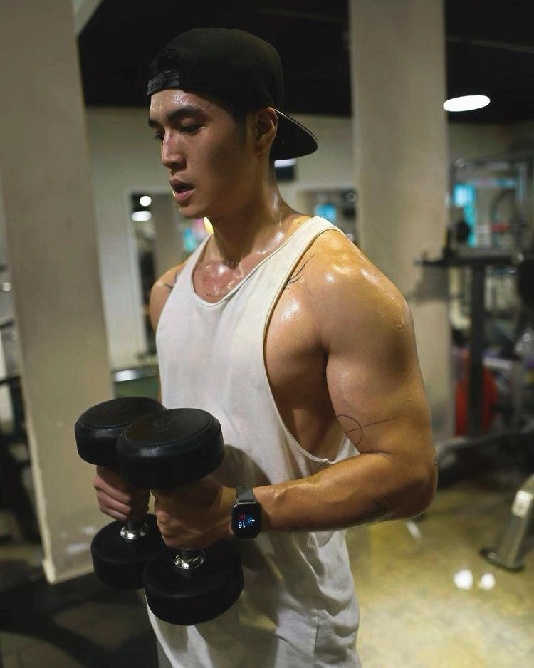 Body 6 múi của các phi công hot nhất vbiz đẹp trai có thừa vạm vỡ cũng dư - 17
