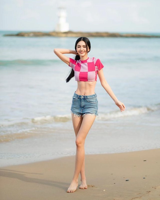 Body mỏng dính ma nữ xứ thái đi biển phối đồ không hở bạo vẫn cháy hừng hực - 7