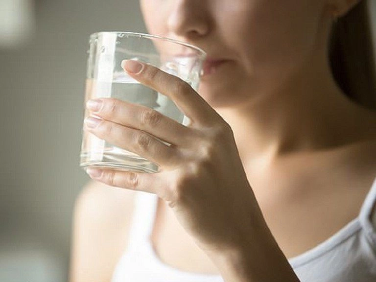 Body tuyệt tác nhưng mẹ bỉm thu thuỷ vẫn detox giảm cân uống cả nước pha muối - 8