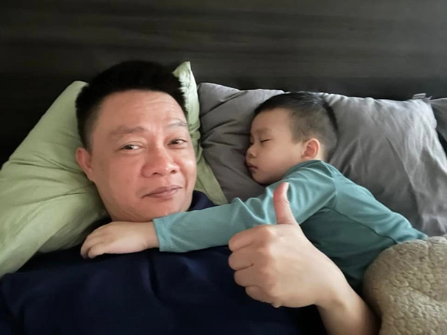Btv đông con nhất vtv trần quang minh 15 năm hạnh phúc bên vợ xinh đẹp u50 có 4 con - 5