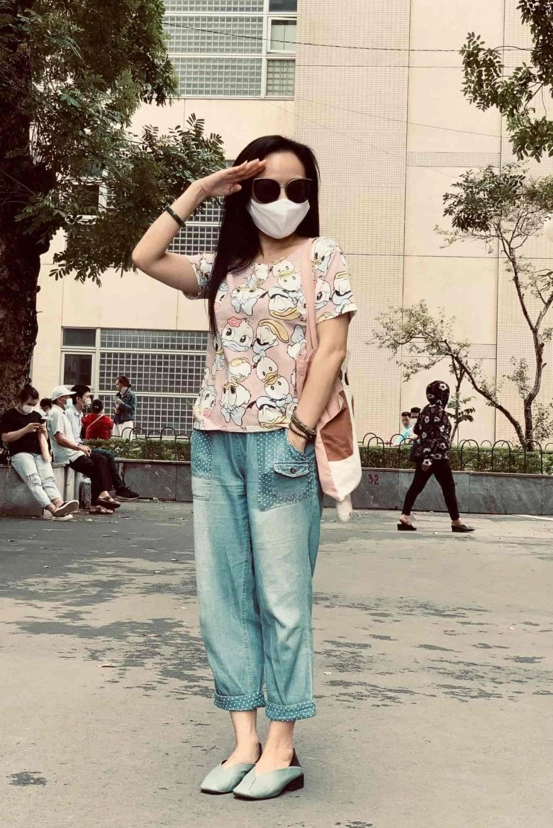 Btv hoài anh đi siêu thị diện quá cháy mặc giấu quần mang dép lê xách túi tí honsiêu đắt - 7