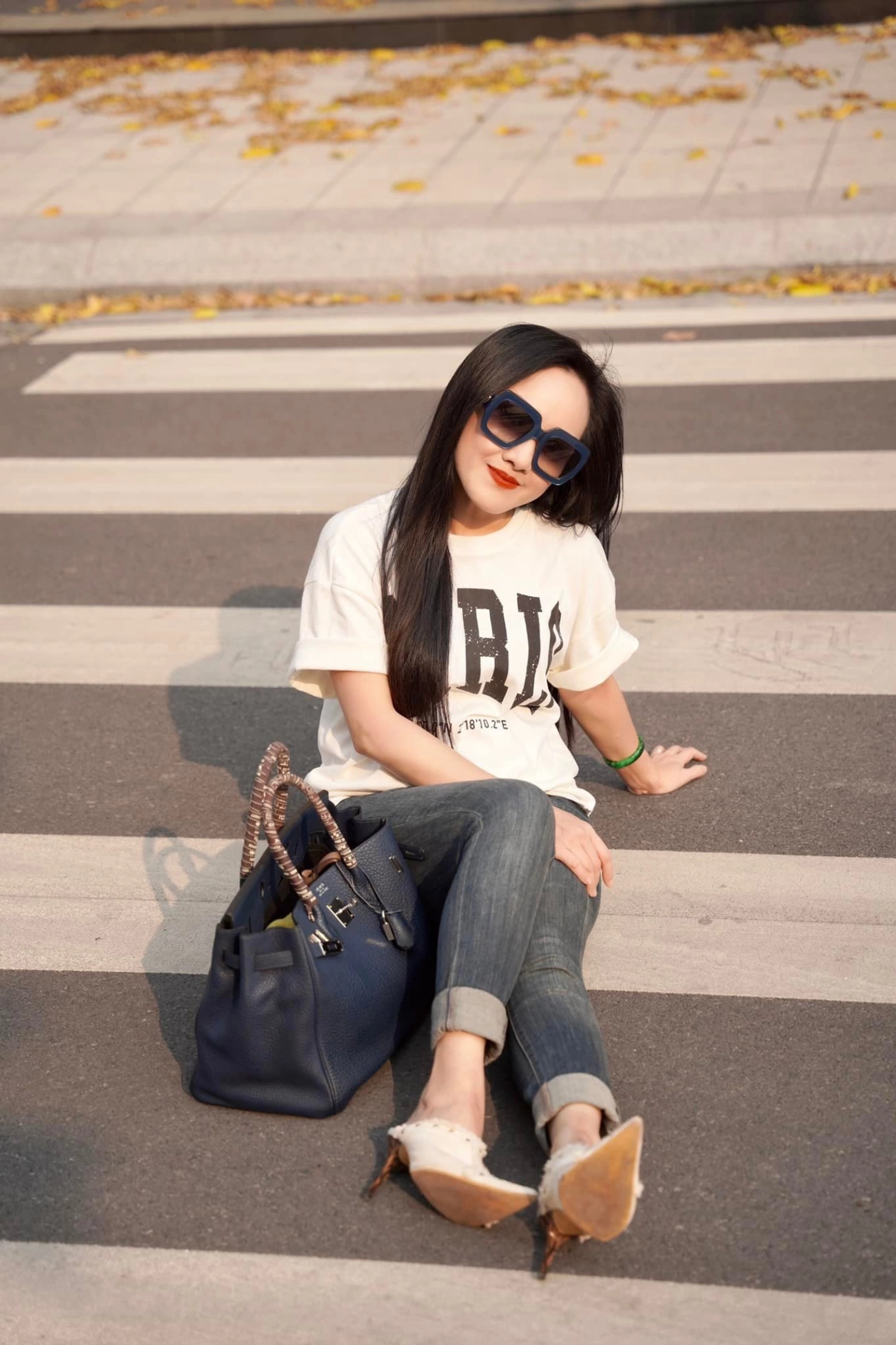 Btv hoài anh diện đầm hổ báo xuống phố phối màu cao tay dân tình khen nức nở - 7