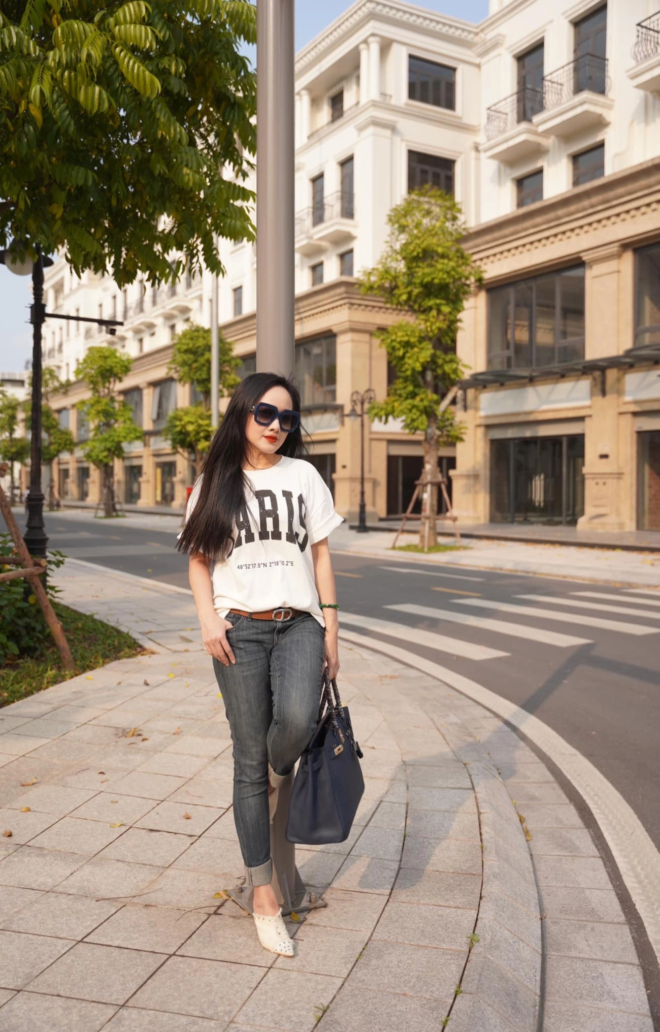 Btv hoài anh diện đầm hổ báo xuống phố phối màu cao tay dân tình khen nức nở - 9