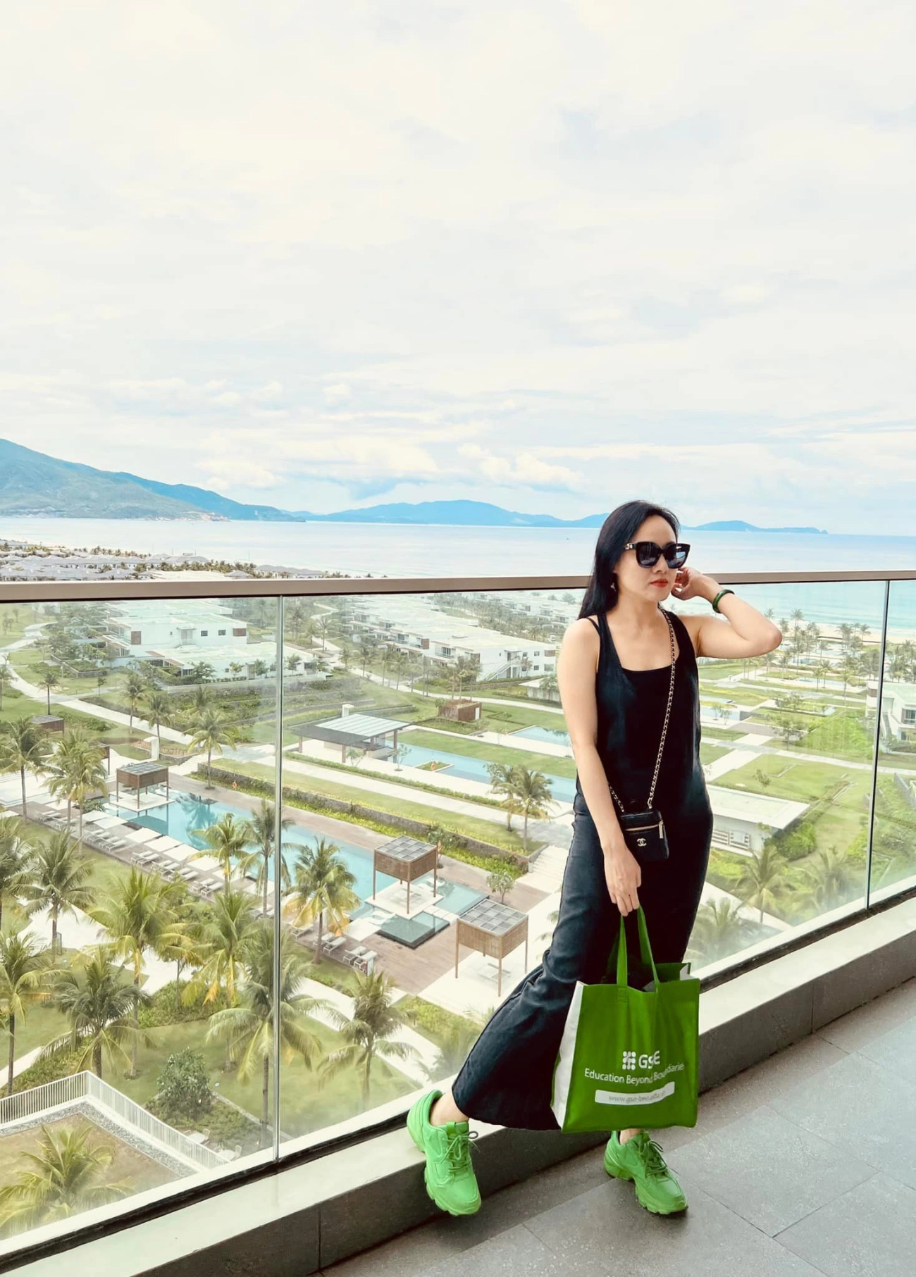 Btv hoài anh diện đầm hổ báo xuống phố phối màu cao tay dân tình khen nức nở - 15