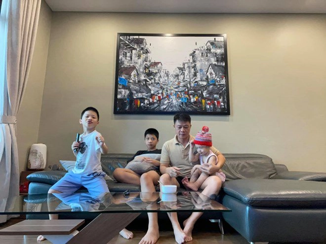 Btv quang minh hoảng loạn vì tìm khắp nhà không thấy con út - 1