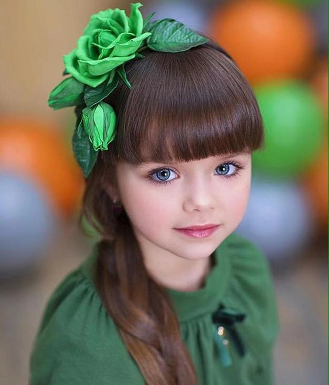 búp bê nga đẹp nhất thế giới làm bố mẹ phát hoảng vì fan sau 5 năm nổi tiếng - 5