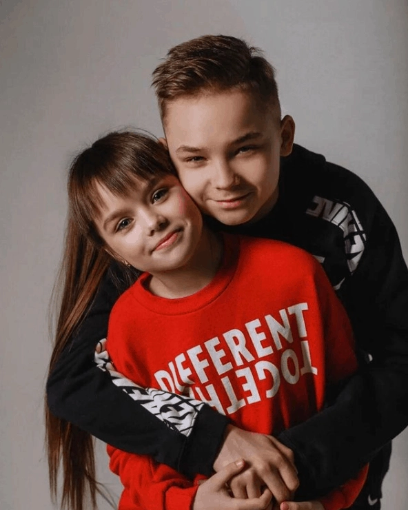 búp bê nga đẹp nhất thế giới làm bố mẹ phát hoảng vì fan sau 5 năm nổi tiếng - 8