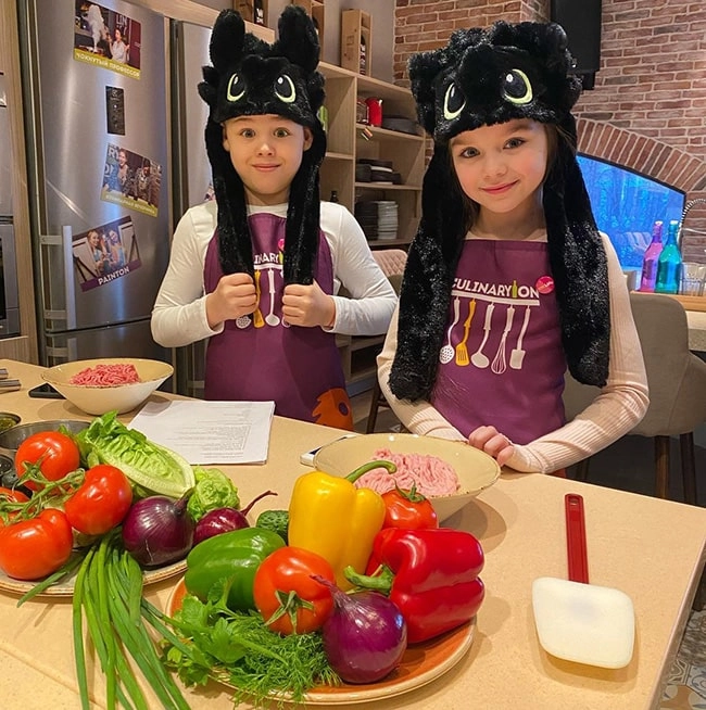 búp bê nga đẹp nhất thế giới làm bố mẹ phát hoảng vì fan sau 5 năm nổi tiếng - 9