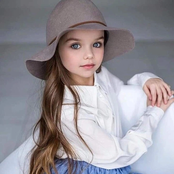 búp bê nga đẹp nhất thế giới làm bố mẹ phát hoảng vì fan sau 5 năm nổi tiếng - 18