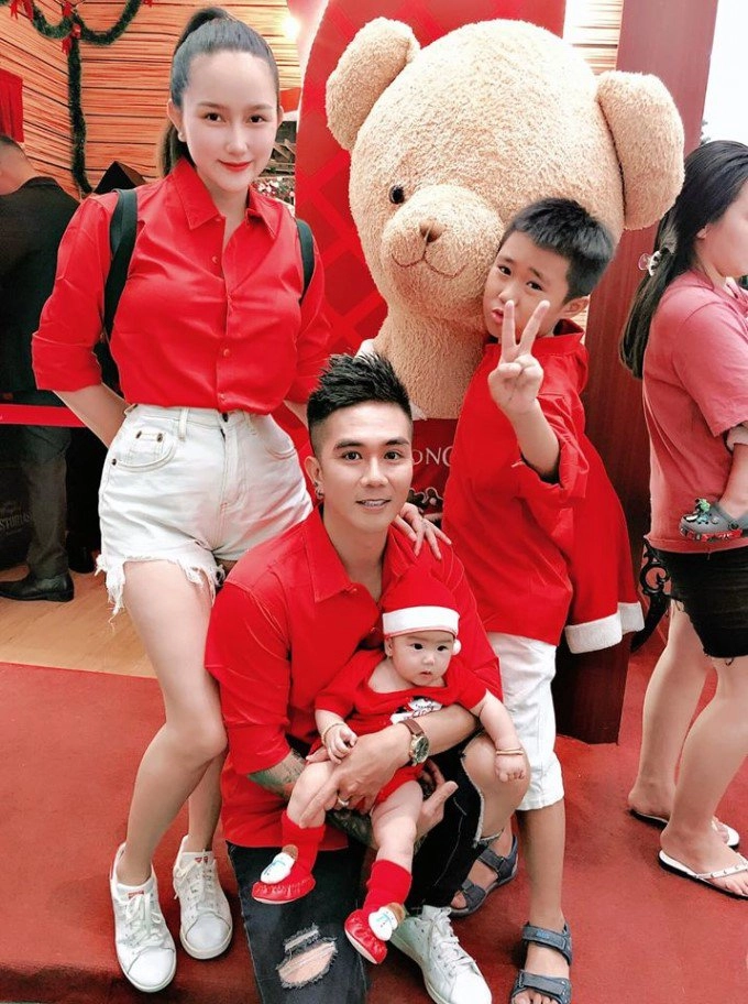 Ca sĩ hát hội chợ kiếm 1 tỷnăm lấy vợ 3 hotgirl nóng bỏng có con xong tự nhịn yêu - 11
