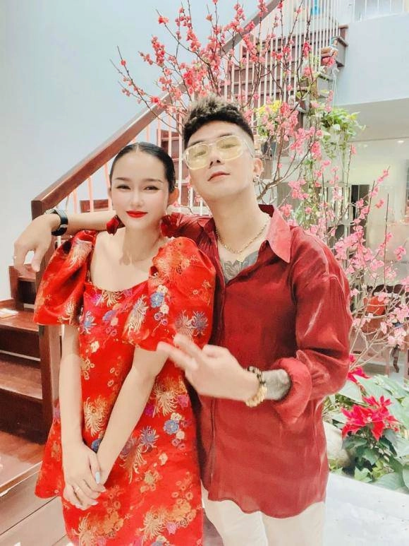 Ca sĩ hát hội chợ kiếm 1 tỷnăm lấy vợ 3 hotgirl nóng bỏng có con xong tự nhịn yêu - 12