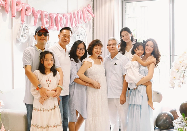 Các con gái xinh đẹp giỏi giang của phạm quỳnh anh ấn tượng nhất là con gái cao 1m82 - 18