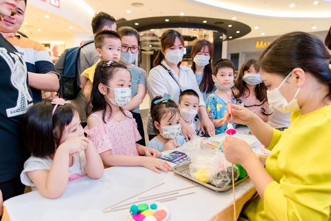 Các gia đình nhỏ quẫy tung trời tại sự kiện có mẹ kề bên của thương hiệu thời trang ivy moda - 5