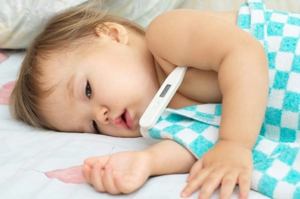 Cách hạ sốt cho trẻ nhanh nhất tại nhà tránh nguy hiểm - 2