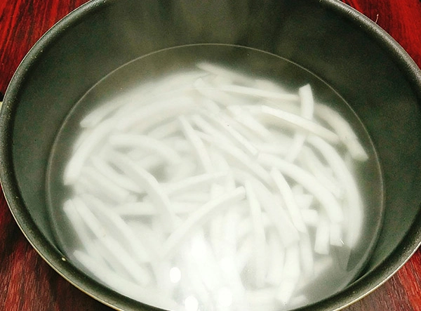 Cách làm mứt dừa sữa đặc tươi thơm ngon béo ngậy cực đơn giản tại nhà - 2