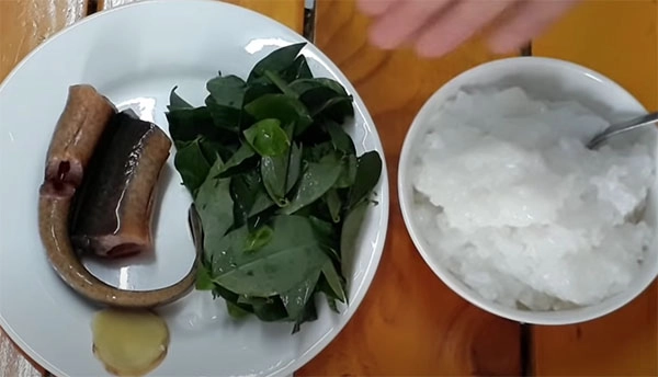 Cách nấu cháo lươn rau ngót cho bé ăn mãi không ngán - 5