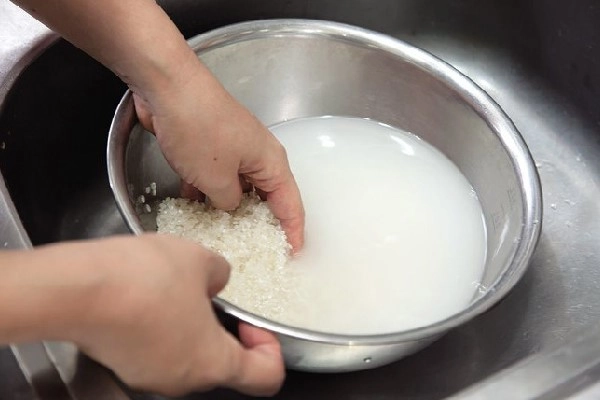 Cách nấu cháo thịt bò cải bó xôi phô mai cho bé ăn dặm bổ dưỡng nhất - 4
