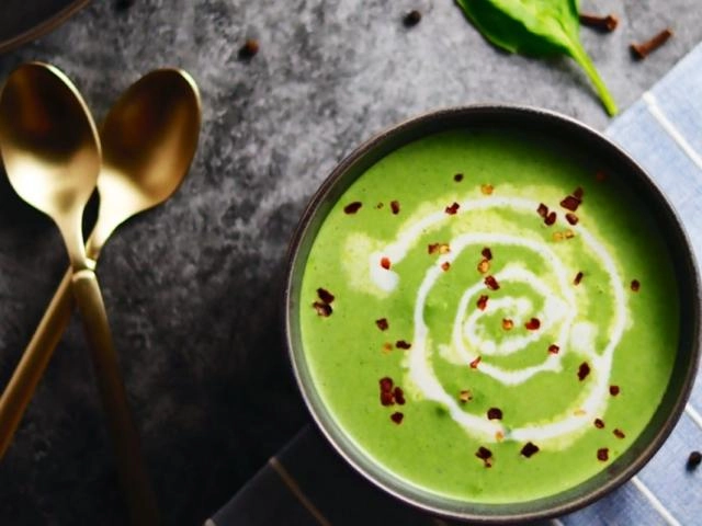 Cách nấu cháo tôm cải bó xôi giàu dinh dưỡng và đơn giản cho bé - 7