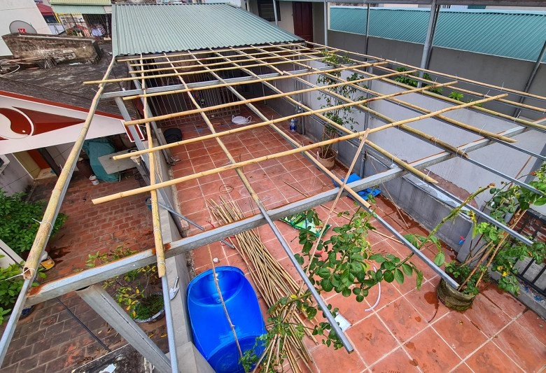 Cải tạo sân thượng 70m2 làm vườn gia đình hà nội có góc sống ảo đẹp rau ăn không xuể - 5