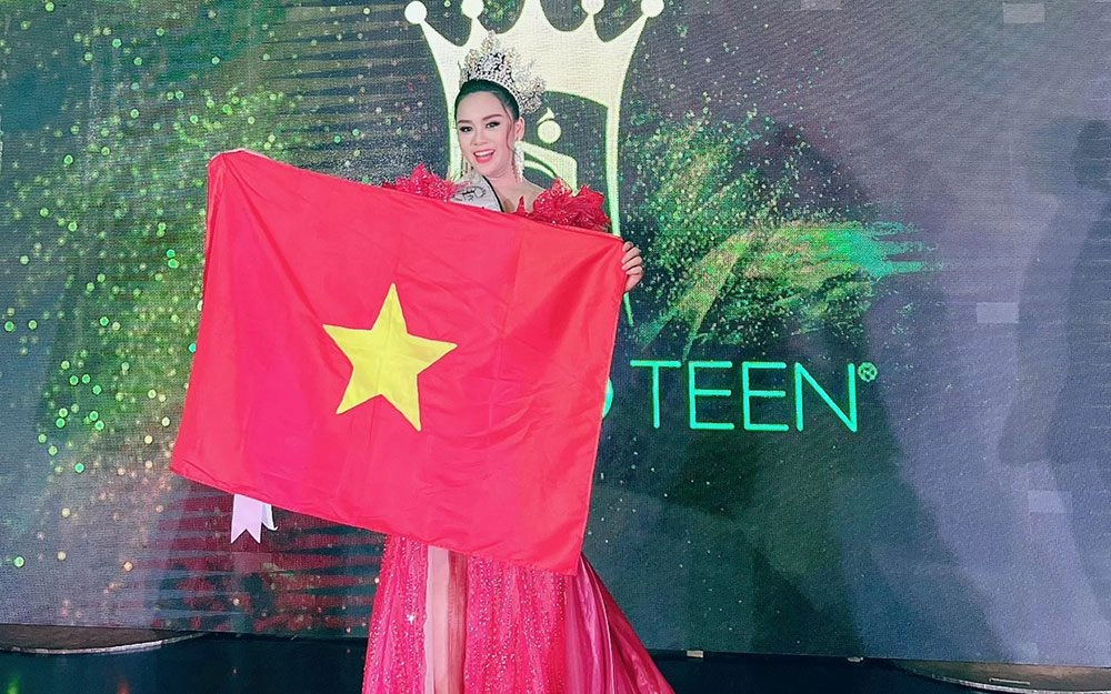 Cái tết đầu tiên đạt hoa hậu quốc tế của bé gái việt 13 tuổi cao 1m68 - 2