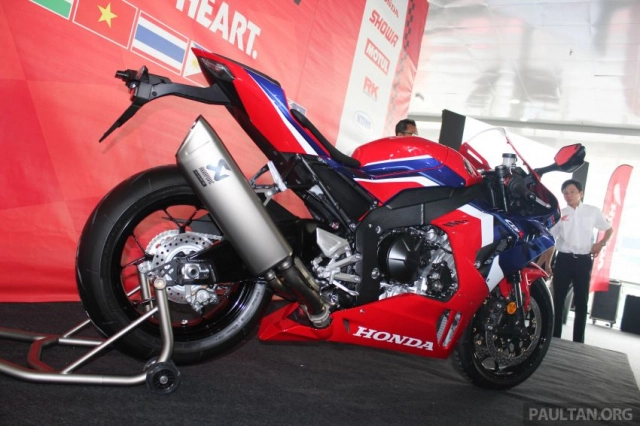 Cận cảnh honda cbr1000rr-r 2020 vừa ra mắt tại malaysia - 1