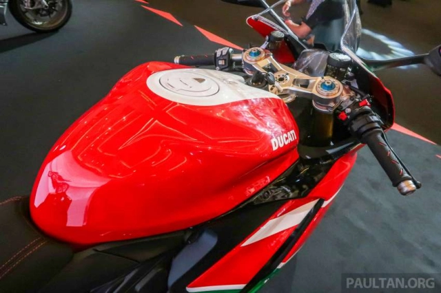 Cận cảnh phiên bản đặc biệt ducati panigale v2s bayliss và scrambler 1100 tribute pro - 10