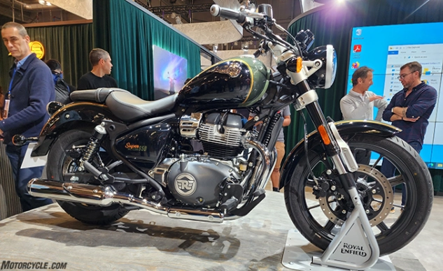 Cận cảnh royal enfield super meteor 650 lần đầu ra mắt tại eicma 2022 - 2