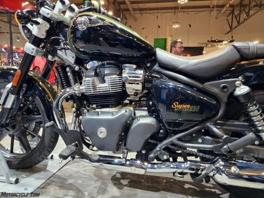 Cận cảnh royal enfield super meteor 650 lần đầu ra mắt tại eicma 2022 - 7