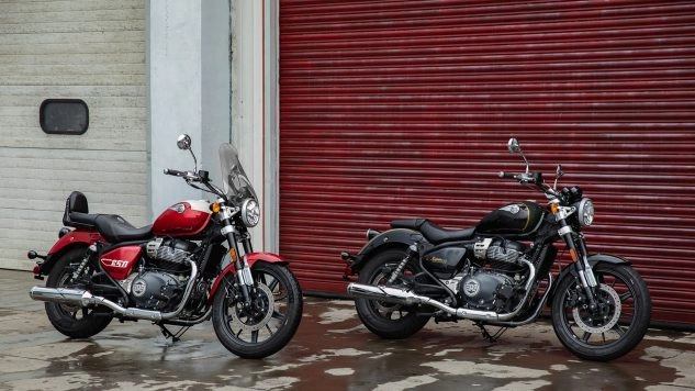 Cận cảnh royal enfield super meteor 650 lần đầu ra mắt tại eicma 2022 - 15