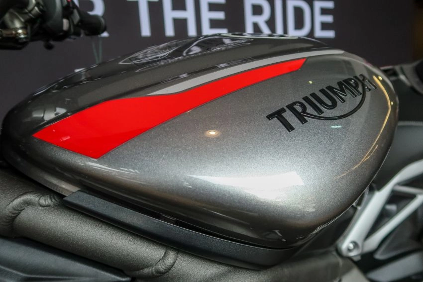 Cận cảnh triumph street triple 765rs 2020 được phân phối tại thị trường malaysia - 8