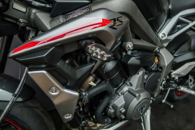 Cận cảnh triumph street triple 765rs 2020 được phân phối tại thị trường malaysia - 10