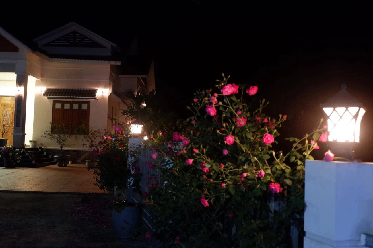 Căn nhà tràn ngập hoa hồng ở ba vì gây bão mạng - 16