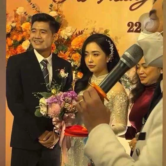 Cầu thủ đức chinh âm thầm cưới dung nhan cô dâu đẹp vẫn bị chê cđm ra sức bảo vệ - 5