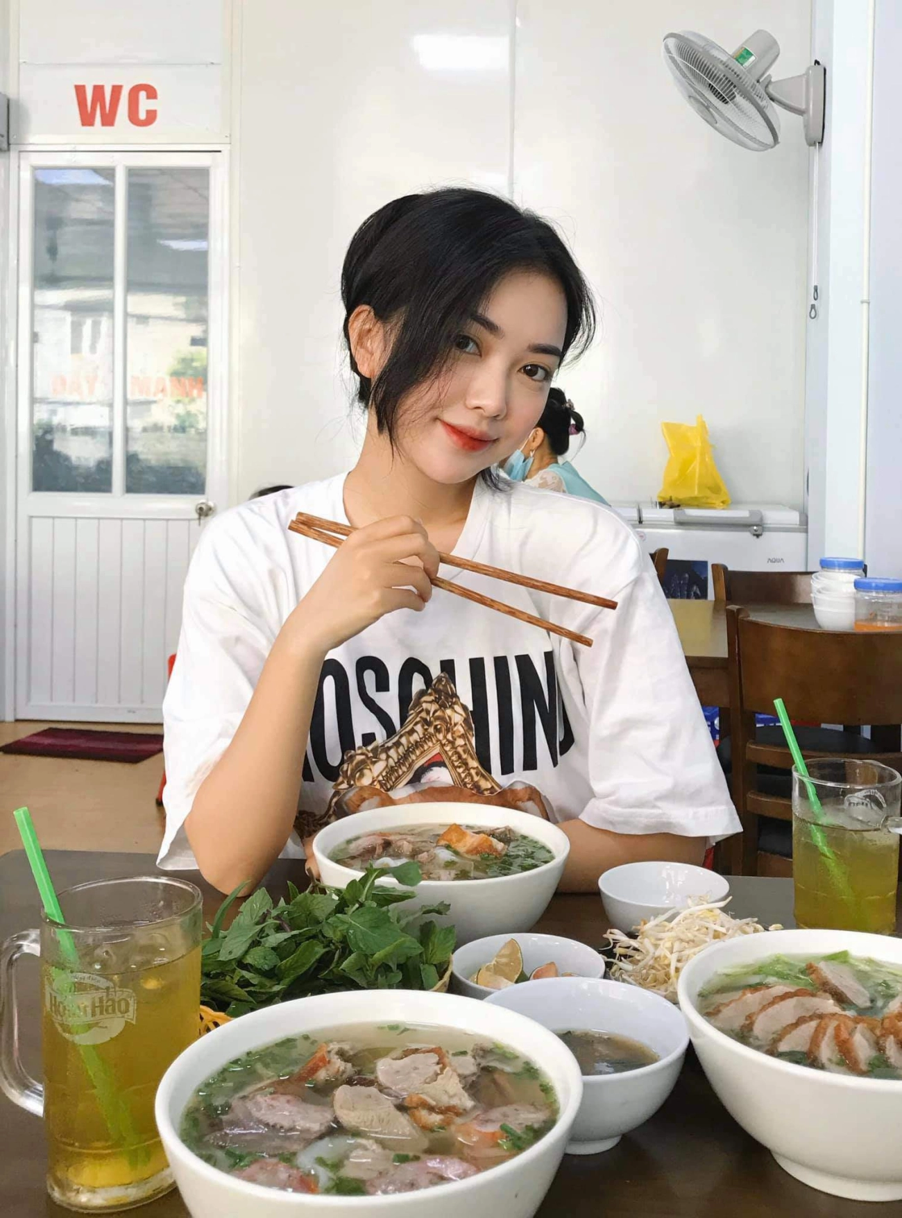 Cầu thủ đức chinh âm thầm cưới dung nhan cô dâu đẹp vẫn bị chê cđm ra sức bảo vệ - 12