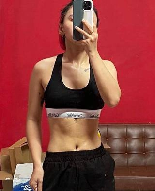 Cây hài của showbiz việt khoe cơ bụng đẹp quên sầu với nội y lấp ló - 9
