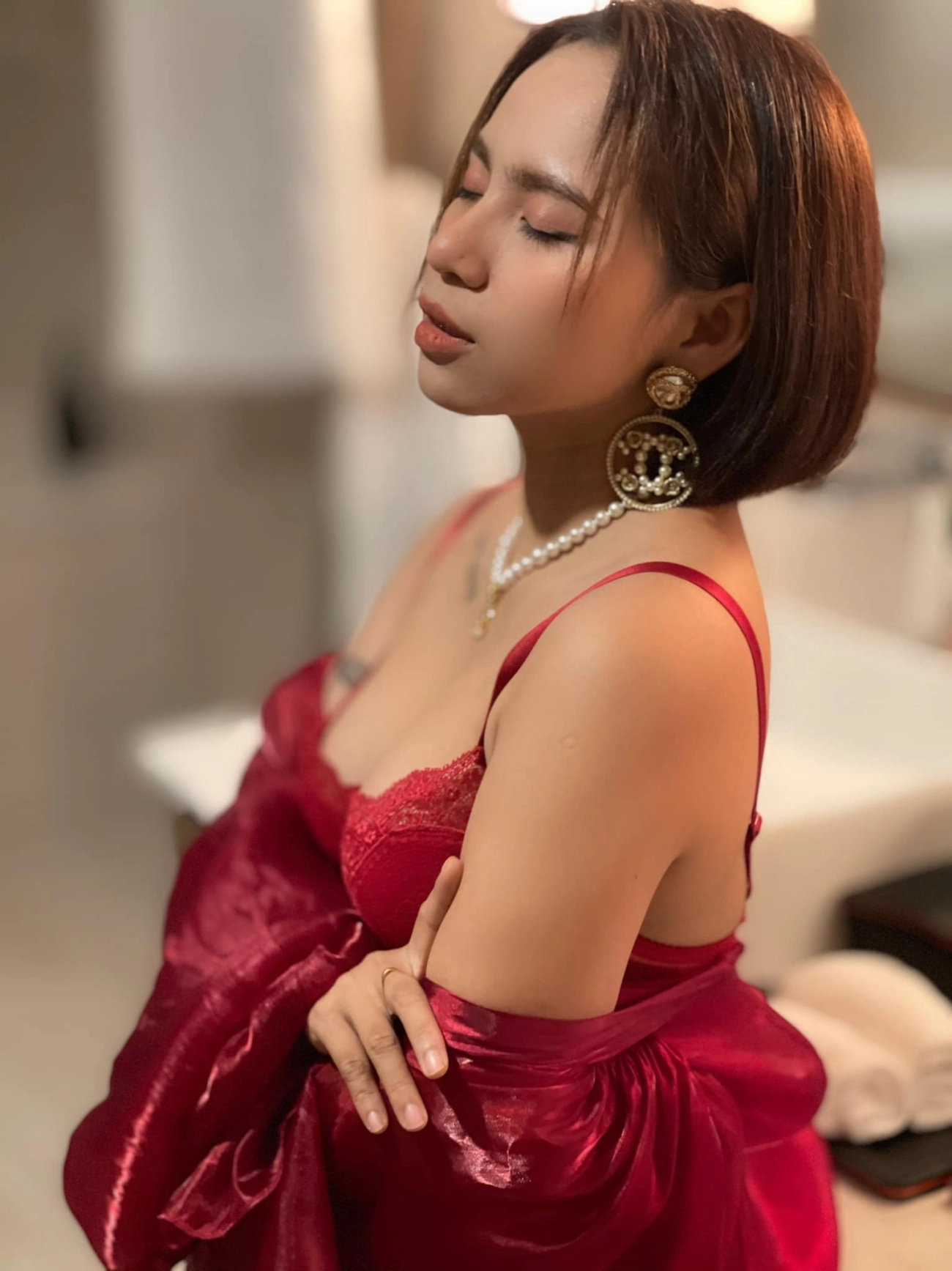 Cây hài của showbiz việt khoe cơ bụng đẹp quên sầu với nội y lấp ló - 13