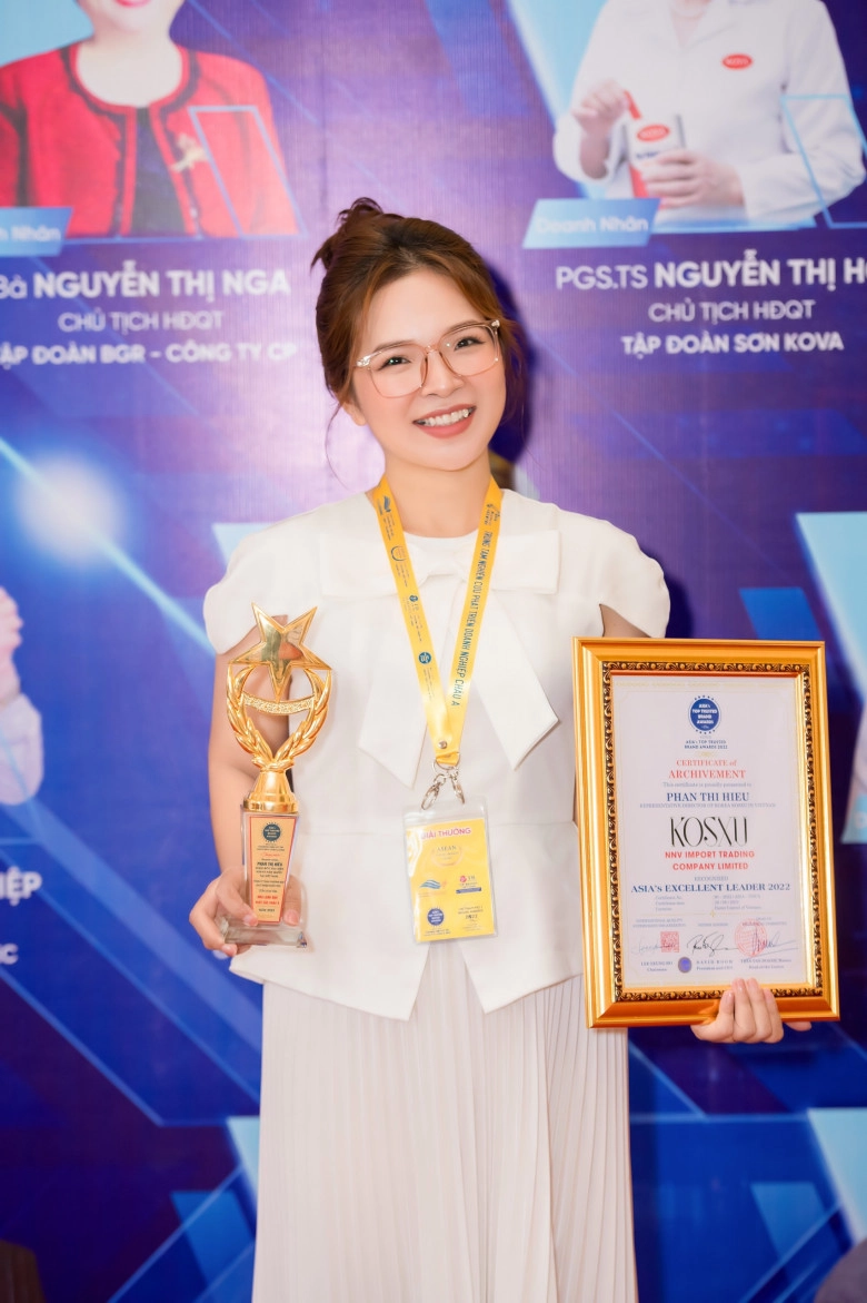 Ceo của kosxu - phan hiếu được vinh danh top 10 - nhà lãnh đạo xuất sắc 2022 - 2