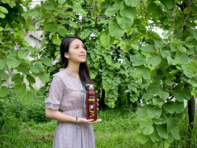 Chăm tóc khỏe đẹp với dầu gội dược liệu lành tính - tóc mượt mà chắc khỏe - 1