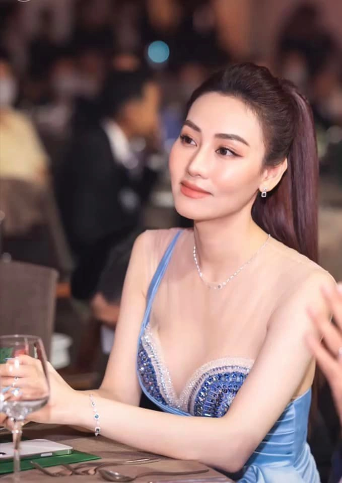 chạm trán hoa hậu hot nhất vbiz tình đầu quốc dân ngân khánh mắc lỗi hớ hênh - 4